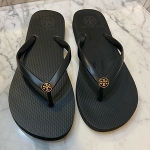 Like New Authentic Tory Burch THIN black flip flops size 8